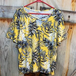 Coral Bay NWOT Yellow and Black Tropical Print Stretchy Cotton Short Sleeve Tee